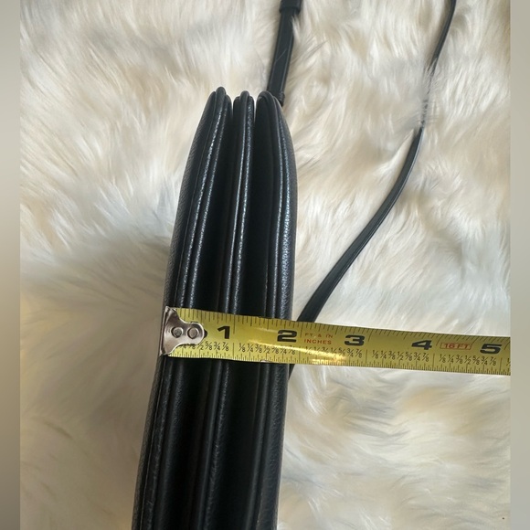 Kate Spade Leila Triple Gusset Zip Crossbody. - Picture 15 of 15